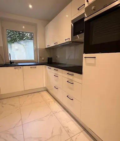 Gartenwohnung Neben Dem Lkh Apartman Graz